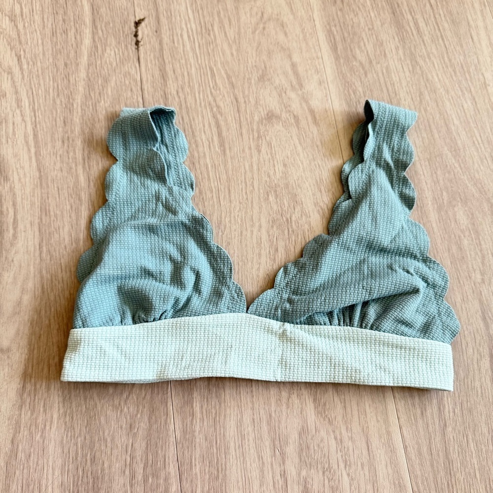 Marysia Scalloped Bikini Top Sage Green Textured Swim Top Size Small